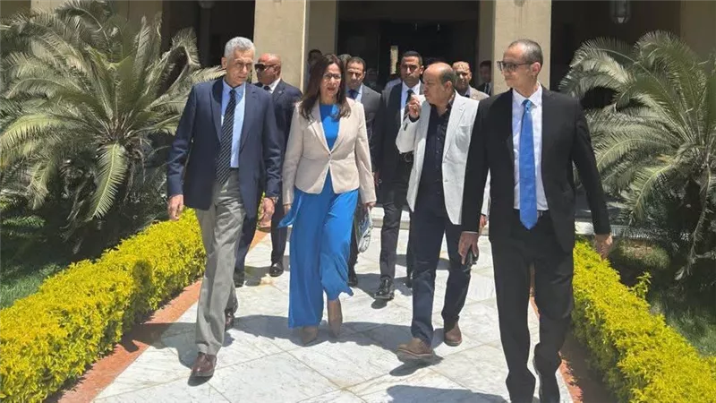 من المكاتب إلى الميدان، وزيرة الثقافة تتفقد دار الأوبرا وتراجع أجندة الموسم