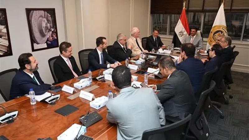 مرسيدس بنز تخطط للتوسع في مصر وإنتاج 100 ألف سيارة سنوياً