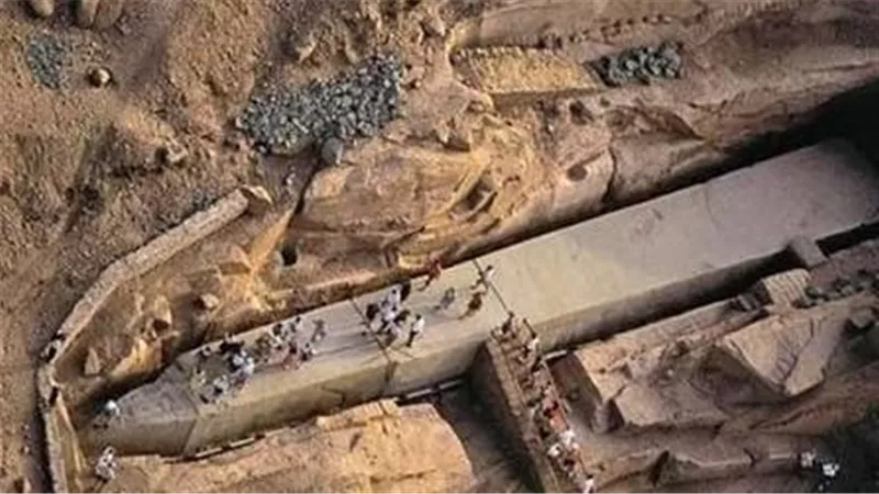 المسلة الناقصة في أسوان مشروع فرعوني توقف قبل اكتماله لسبب غامض