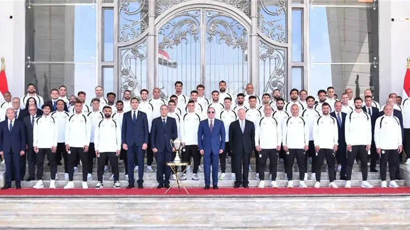 عمال مصر: الاستقبال الرئاسي لمنتخب مصر دعوة تحفيزية للشباب