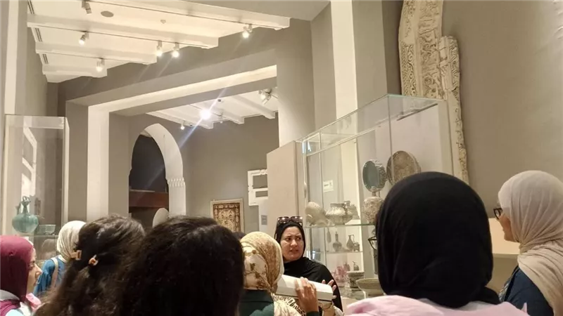 متحف الفن الإسلامي يستضيف طلاب مؤسسة الدكتور زاهي حواس