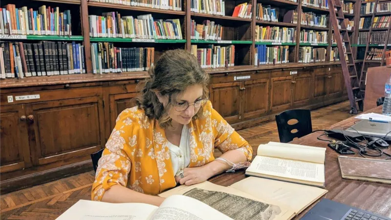 داخل أكبر مكتبة متخصصة في الحضارة المصرية، رحلة إلى عقل المتحف المصري الكبير