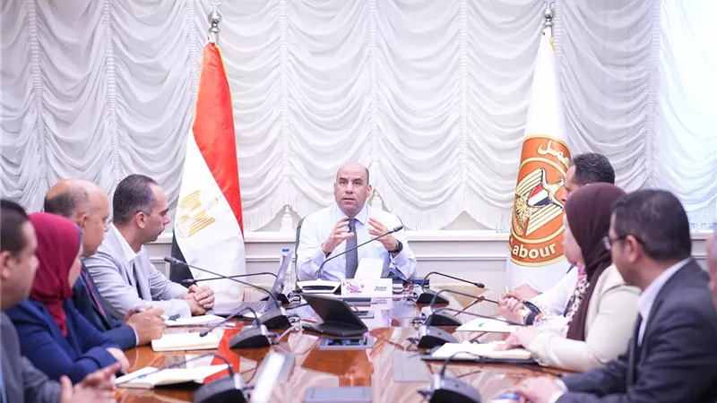 وزير العمل يتابع الاستعدادات النهائية لاطلاق منصة العمل الرقمية 