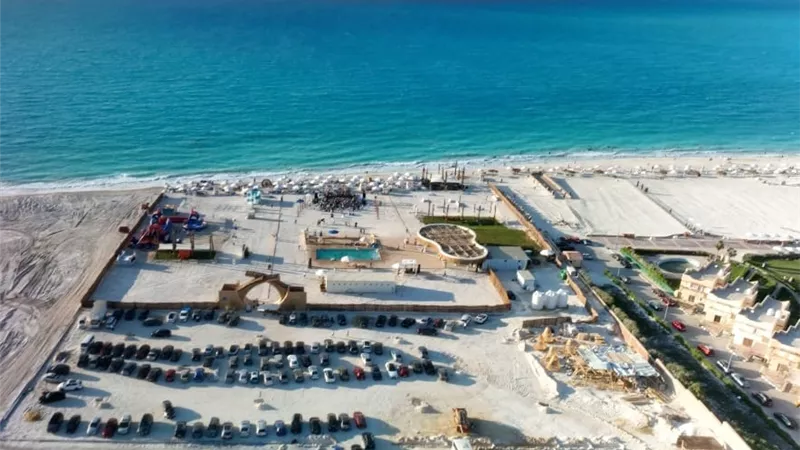 كيو للتطوير العقاري تفتتح شاطئ”Amarai Beach” في قلب الساحل القريب
