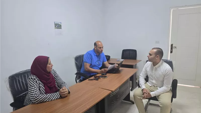 وزارة العمل تختبر المتقدمين على فرص عمل بالخارج في مهنة بائع أجهزة إلكترونية