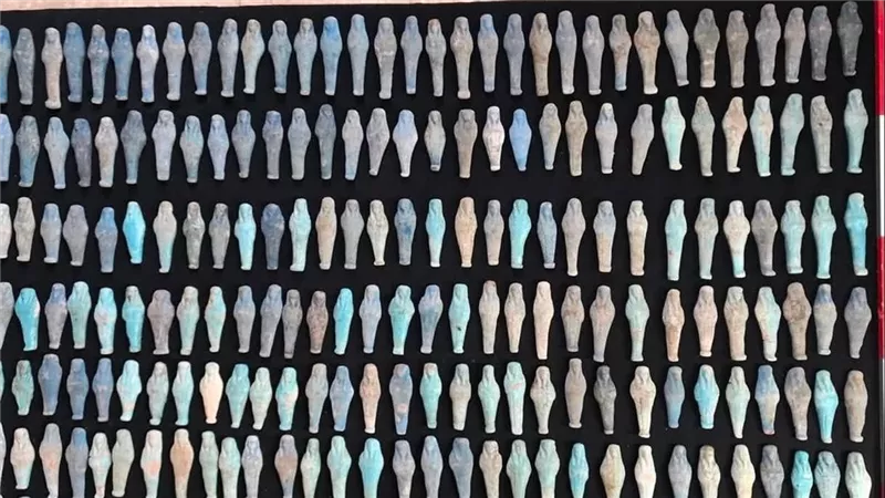 560 خادما لنداء الآخرة.. اكتشاف مذهل في قويسنا يعيد إحياء أسرار كتاب الموتى 