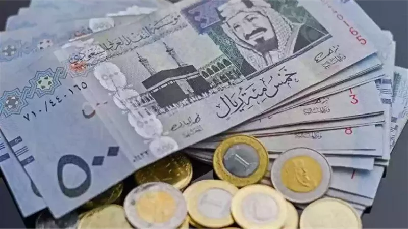 للمعتمرين.. شروط وأوراق وطرق صرف الريال السعودي من البنوك
