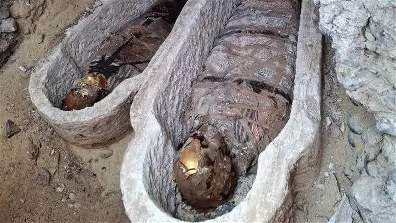 مومياوات بألسنة ذهبية ولفائف الإلياذة.. لماذا غابت كنوز البهنسا عن الأضواء؟