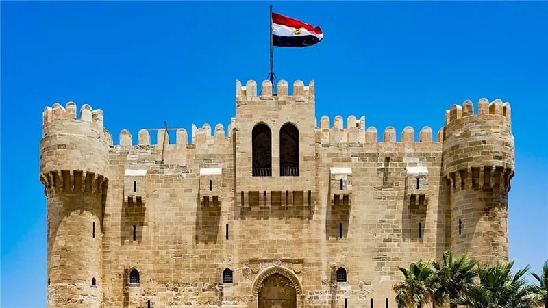 قلعة قايتباى بالإسكندرية..بناها رجل محب للعمارة وأنفق عليها مائة ألف دينار