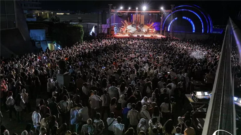 عروض متنوعة ونجوم كبار.. ماذا ينتظر جمهور مهرجان الصيف الدولي بالإسكندرية؟
