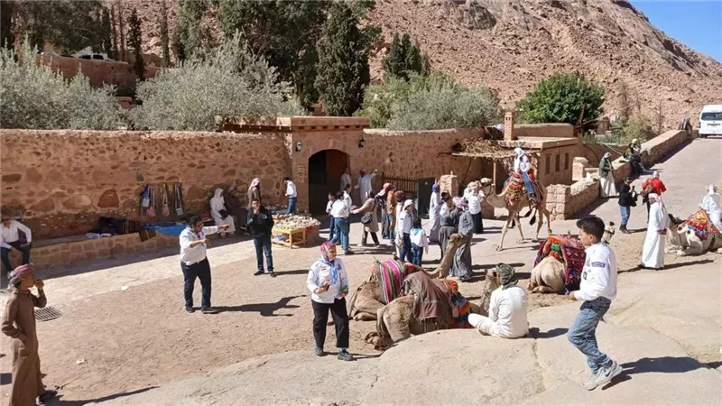 420 زائرًا في سانت كاترين.. انتعاش للسياحة الدينية والبيئية