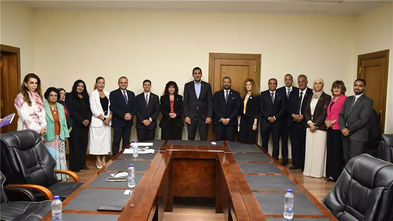 وزير الشباب يلتقي وفد اتحاد المستثمرات العرب لبحث دعم ريادة الأعمال