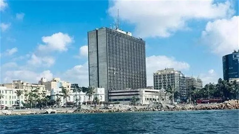 «قصر القطن» بالإسكندرية.. 80 مليون دولار تعيد المبنى المتعثر إلى الواجهة