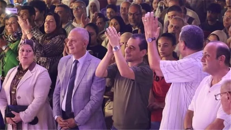 رئيس قصور الثقافة وسط الجمهور.. الاستعراض والطرب والمواهب تتألق في «شارع الفن»