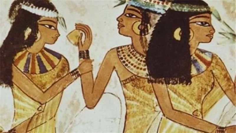 المرأة الفرعونية لم تكن ضعيفة.. أسرار حقوق النساء في مصر القديمة