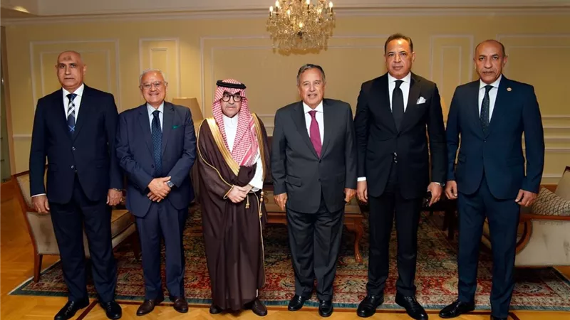 أمين جامعة الدول العربية يؤكد دعم وتحفيز المنظمة العربية للسياحة
