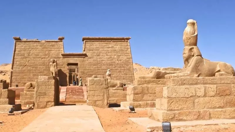 أبو الهول النوبي يحرسه منذ آلاف السنين..أسرار معبد وادي السبوع في أسوان  