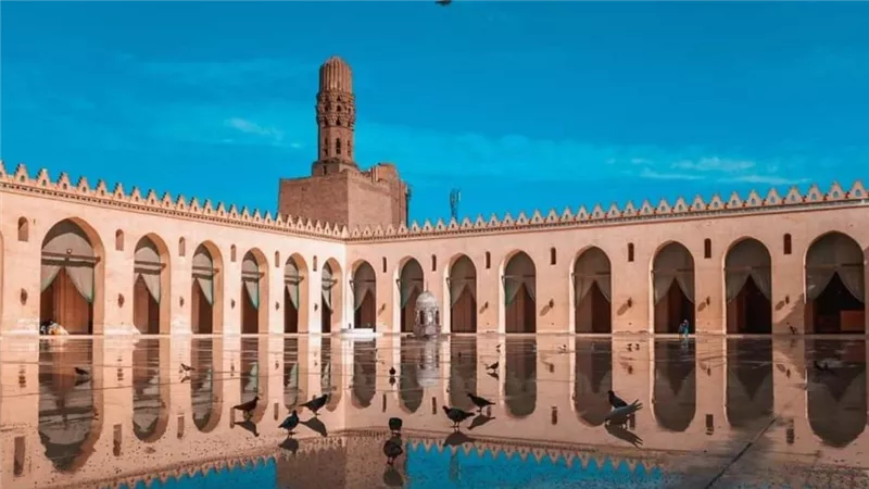 ترميم مئذنة مسجد الحاكم بأمر الله يثير تساؤلات حول اختلاف الألوان.. مصادر توضح