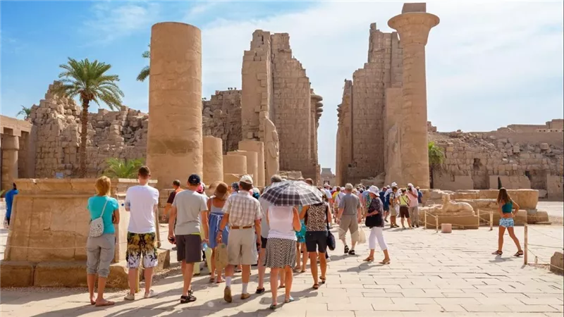 السياحة تطلق منصة إلكترونية لإصدار تأشيرة الوصول للسائحين
