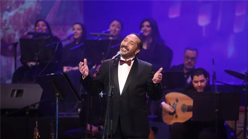 علي الحجار يعيد زمن الطرب إلى المسرح الكبير في تاسع حفلات «100 سنة غنا»