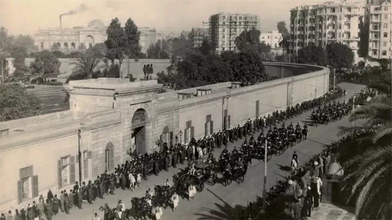صورة من ذاكرة القاهرة.. كيف كان موكب الملك فؤاد بشوارع العاصمة عام1930؟
