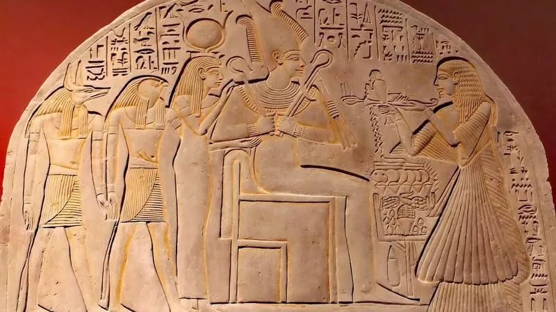 مشهد من العالم الآخر.. لوحة نادرة تجمع أمنحتب الأول ووالدته أمام أوزيريس