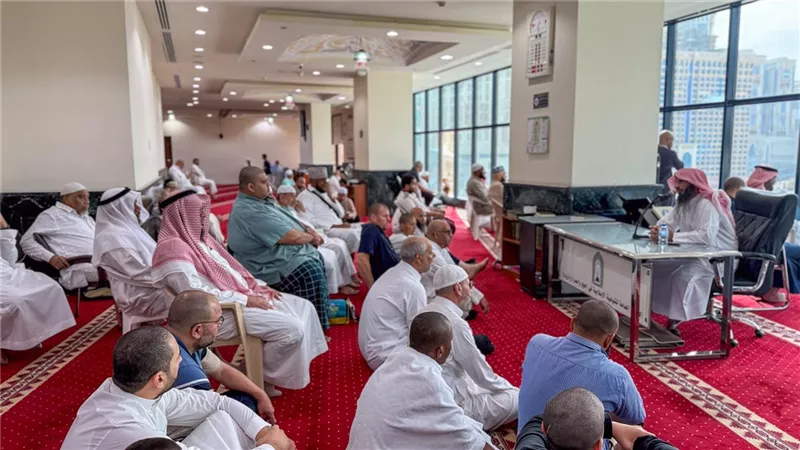 الشؤون السعودية تكثّف البرامج الشرعية للمعتمرين بمصليات فنادق مكة