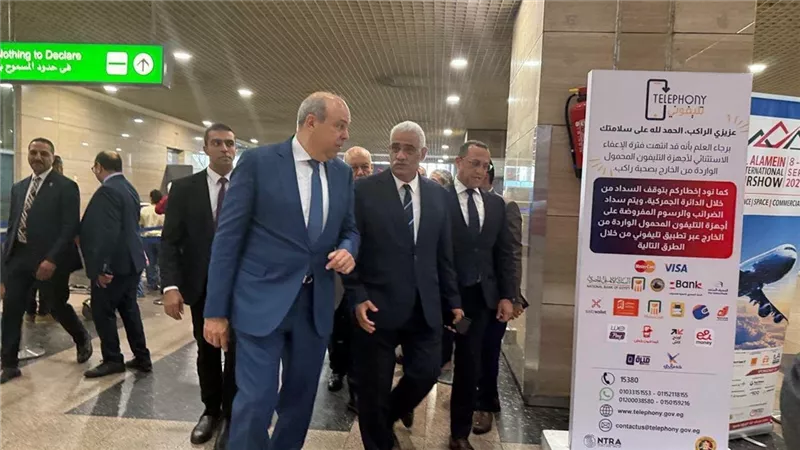 وزير الطيران يتفقد مطار القاهرة ويوجه بتسريع إجراءات الركاب خلال فترات الذروة