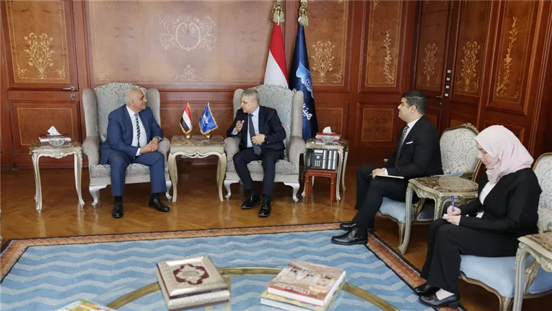 رئيس قناة السويس: تعاف تدريجي في عبور سفن الحاويات مع عودة الخطوط الملاحية