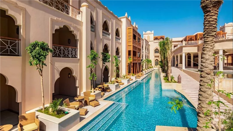 استعدادات مكثفة في فنادق البحر الأحمر لاستقبال موسم شتوي استثنائي