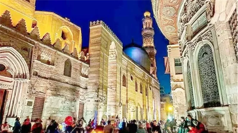 السياحة المصرية تحصد 8 مليارات دولار في 6 أشهر.. و6 آلاف غرفة فندقية جديدة