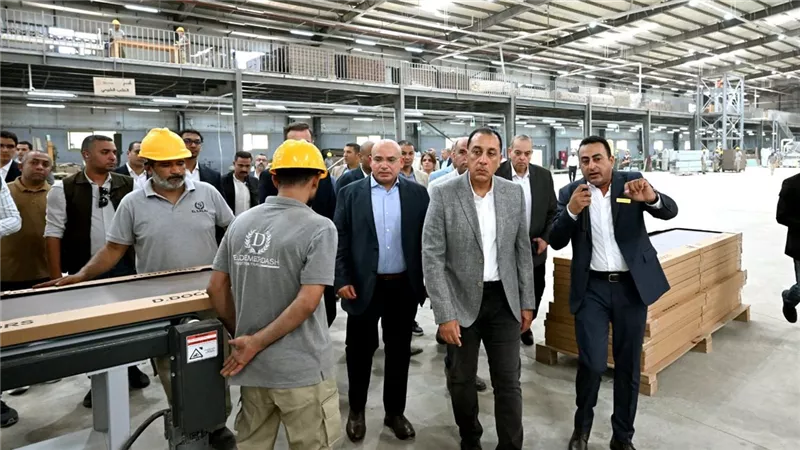 رئيس الوزراء يفتتح المرحلة الأولى من مصنع 