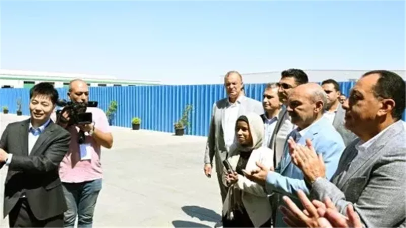 رئيس الوزراء يفتتح مصنعا لإنتاج خيوط البوليستر باستثمارات 10 ملايين دولار