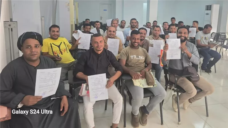 عقود بالأردن.. وزارة العمل تفتح باب الفرص أمام الشباب المصري