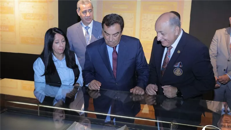 جورج قرداحي في مكتبة الإسكندرية.. جولة بين كنوز المعرفة والمتاحف والمعارض