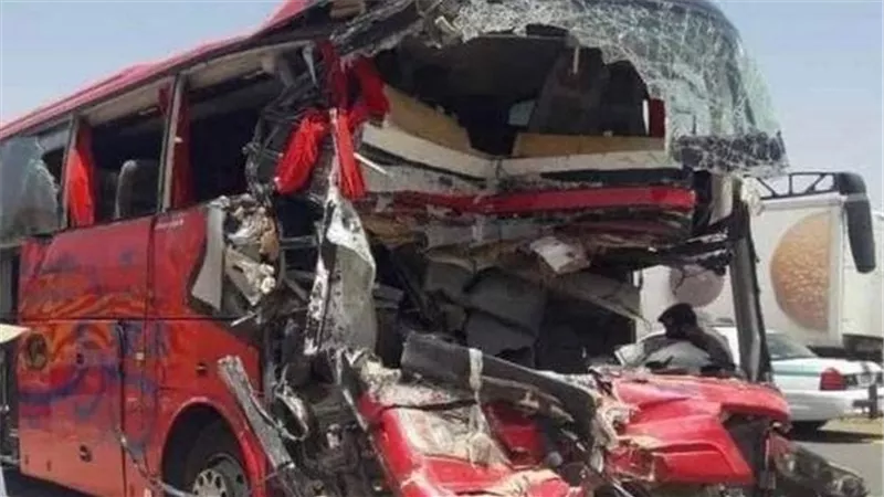 وزارة الخارجية تتابع حادث سير حافلة تقل معتمرين بالقرب من مكة المكرمة