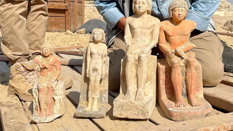 من قلب سقارة.. تماثيل نادرة تكشف عظمة الفن المصري القديم