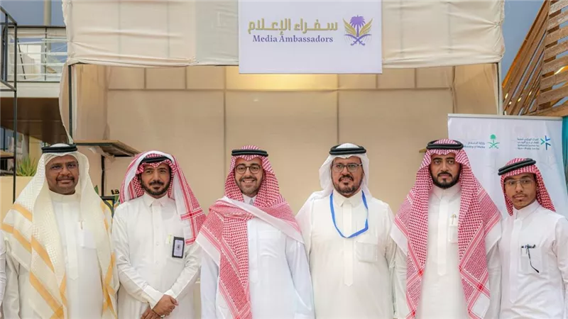إقبال جماهيري كبير على ركن 