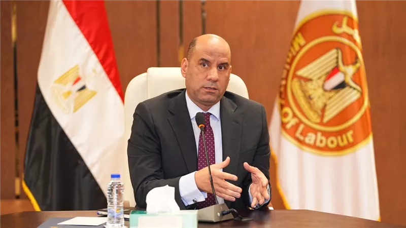 وزير العمل يمهل شركات إلحاق العمالة 6 أشهر لتوفيق أوضاعها
