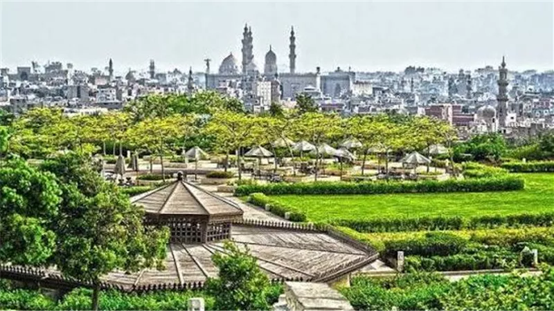 حديقة الأزهر.. واحة خضراء في قلب القاهرة تمنح الزائر لحظات من الهدوء