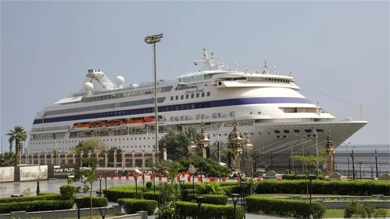 ميناء غرب بورسعيد يستقبل السفينة السياحية ASTORIA GRANDE في زيارتها الثانية