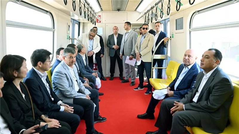 رئيس الوزراء يتفقد مشروع المرحلة الأولى للخط الرابع لمترو الأنفاق