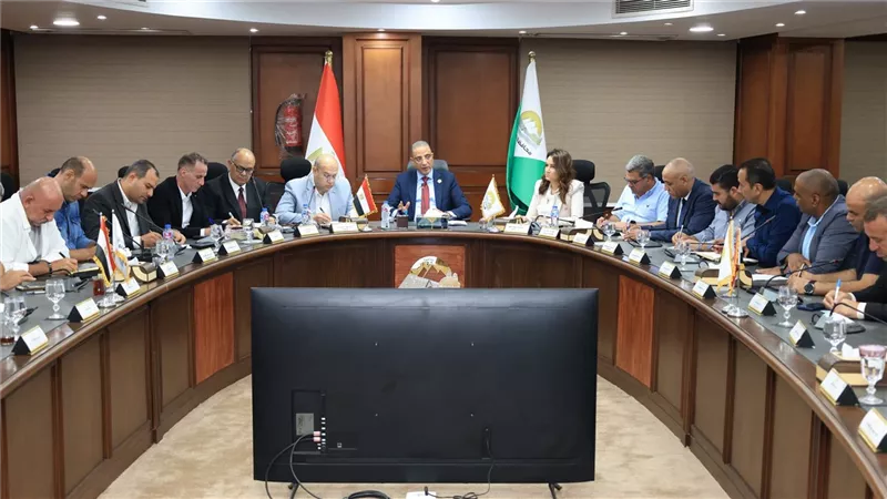 محافظ الجيزة يوجه بتوسيع التشجير وتعزيز النظافة ومواجهة التعديات