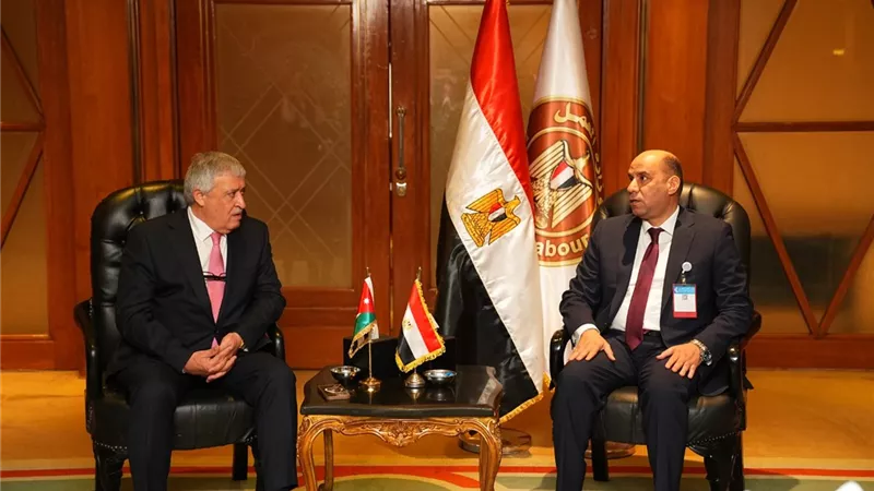وزير العمل يبحث مع نظيره الأردني أوضاع العمالة المصرية في المملكة