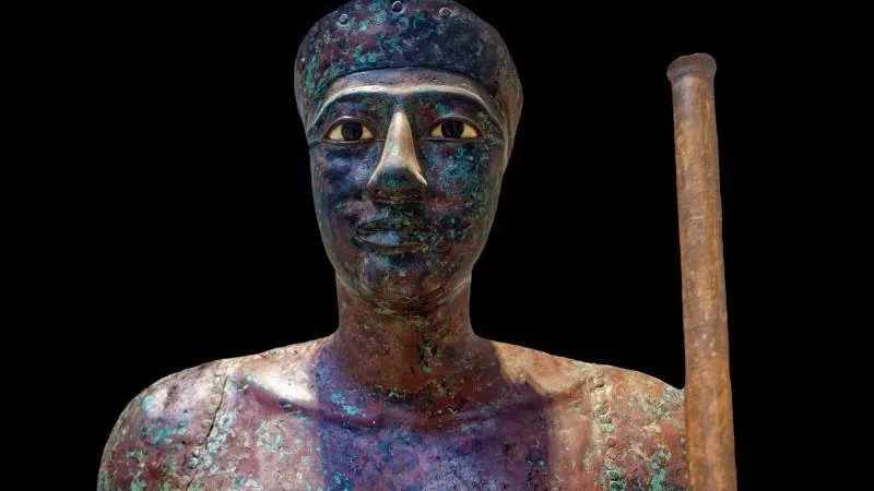 تمثال الملك بيبي الأول.. تمثال يخفي تمثالًا ويثير لغزًا أثريًا