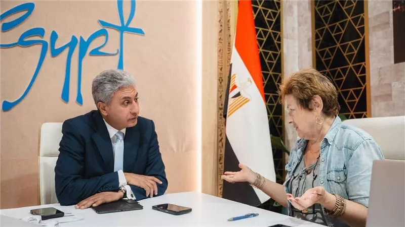 السوق الفرنسي على مائدة وزير السياحة.. خطط جديدة لزيادة أعداد الوافدين إلى مصر