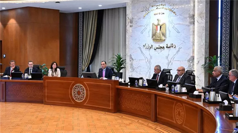 مدبولي يتابع مشروعات التحول الرقمي.. خطة لتطوير البنية التحتية للاتصالات