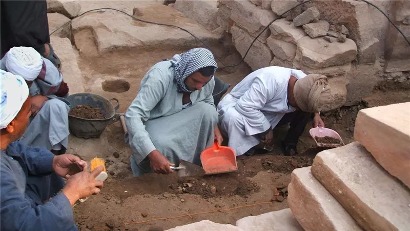 أجور الأثريين في مواجهة ارتفاع الأسعار.. أين وصلت الزيادات والحوافز؟