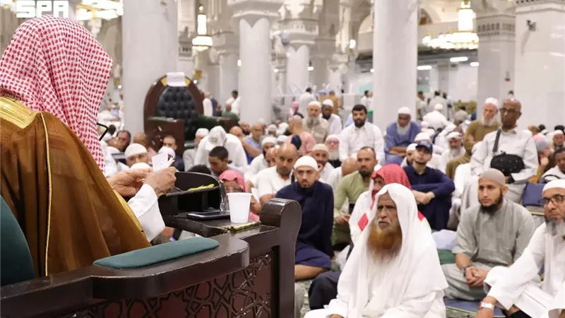 دروس الحرمين.. منابر علم ومعرفة في رحاب المسجدين الشريفين