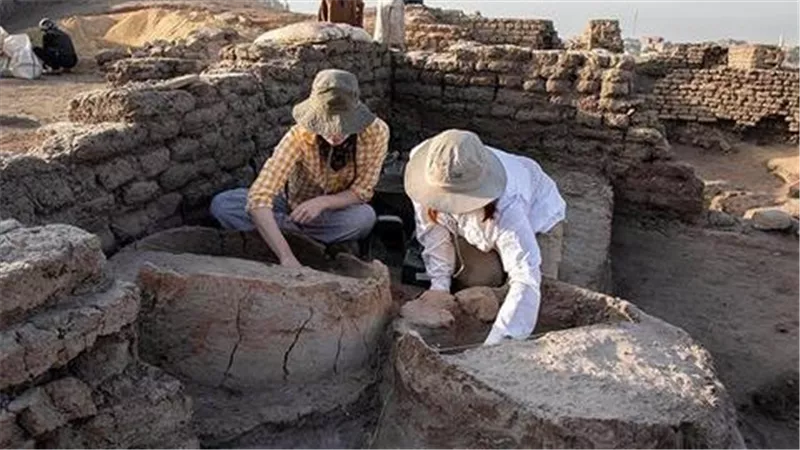 بين الأجر والحافز والبدل.. كيف تُحسب مستحقات العاملين بالآثار؟